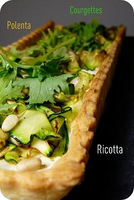 Une tarte salée avec une pâte à la polenta très croustillante Une tarte salée avec une pâte à la polenta très croustillante
