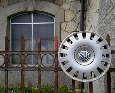 Photos du jour: 3 mai 2010 La Chaux-de-Fonds: déchets urbains cache jantes