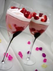 Trifle de fraises à la rose et au chocolat blanc