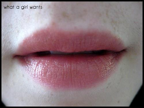 J'ai les lèvres joliment baumées avec Une.