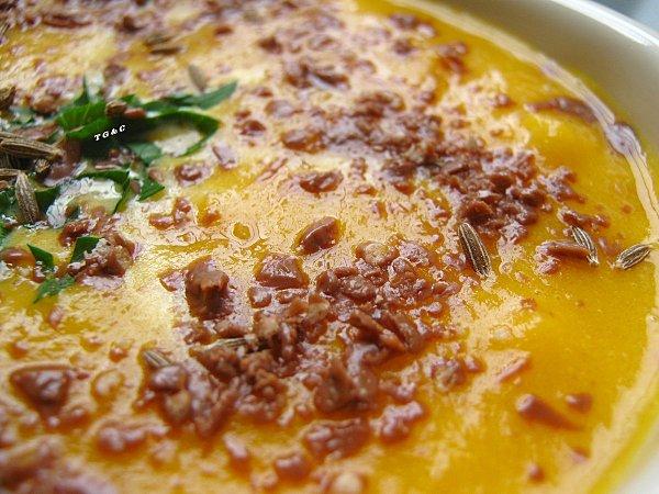 Velouté de Carottes au Lait de Coco & Copeaux de Chocolat à l'Orange Velouté de Carottes au Lait de Coco & Copeaux de Chocolat à l'Orange