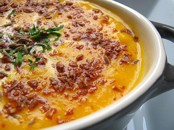 Velouté de Carottes au Lait de Coco & Copeaux de Chocolat à l'Orange Velouté de Carottes au Lait de Coco & Copeaux de Chocolat à l'Orange