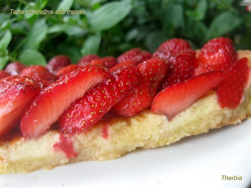 Tarte amandine aux fraises http://lh6.ggpht.com/_R_hDG-ur51A/S9xUPgTbcCI/AAAAAAAAKC8/1z59bt-lZXw/s800/IMG_2238.JPG