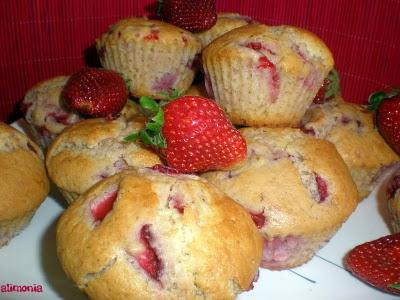 Muffins a las pepitas de fresas frescas / Muffins aux pepites de fraises fraiches Muffins a las pepitas de fresas frescas / Muffins aux pepites de fraises fraiches
