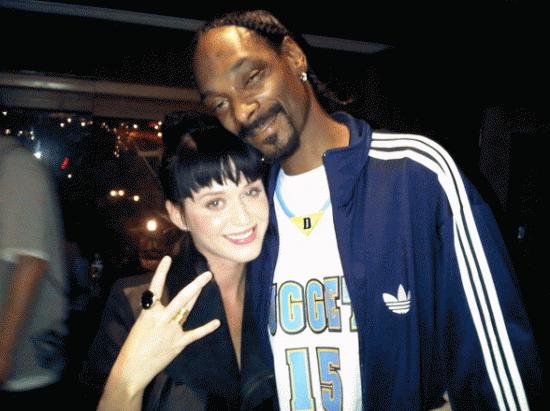 KATY PERRY: “California Gurls” (Feat Snoop Dogg)