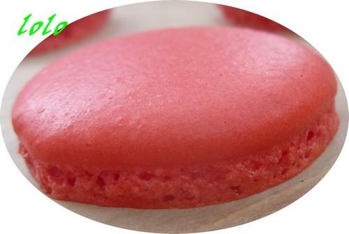 En rouge et Vert.... Petites douceurs macaronrouge.jpg