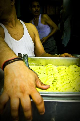 Marchand de Pâtisserie - Delhi - Isabelle Rozenbaum Exposition « Culture des Laits du Monde» à partir du 12 mai