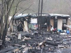 Les Roms : les Apatrides? incendie camp rom.jpg
