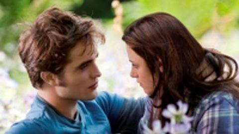 Twilight 4 ... Robert Pattinson et Kristen Stewart en salles en ... novembre 2011 Twilight 4 ... Robert Pattinson et Kristen Stewart en salles en ... novembre 2011