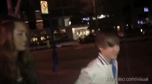 Justin Bieber ...vu au resto avec Miley Cyrus ... la preuve en vidéo Justin Bieber ...vu au resto avec Miley Cyrus ... la preuve en vidéo
