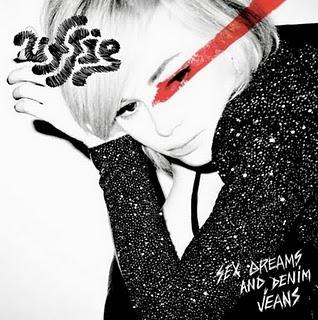 La pochette du premier album d'Uffie ressemble à ça :