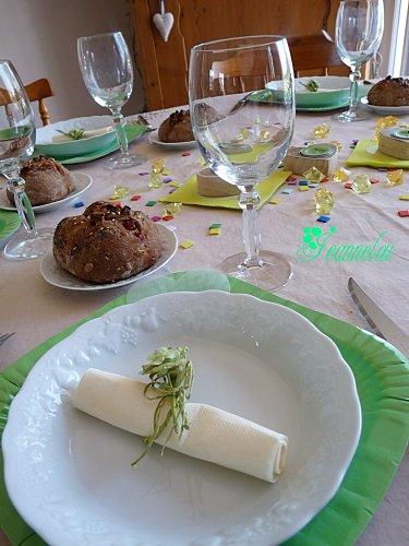 Petits pains au chorizo et aux pignons de pin P1010276.JPG