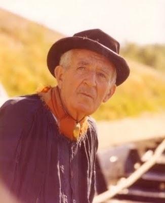 ..Nous v'la-t au Puy-Notre-Dame.Voici un document rare de... ..Nous v'la-t au Puy-Notre-Dame.Voici un document rare de...