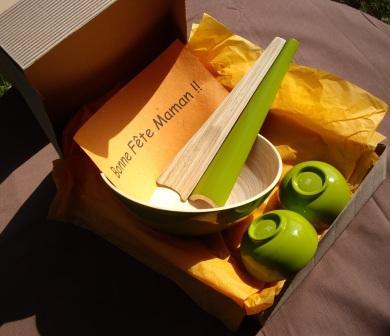 Des cadeaux bio et écolo pour nos Mamans! COFFRET-CADEAU-SALADIER-OLIVE.JPG