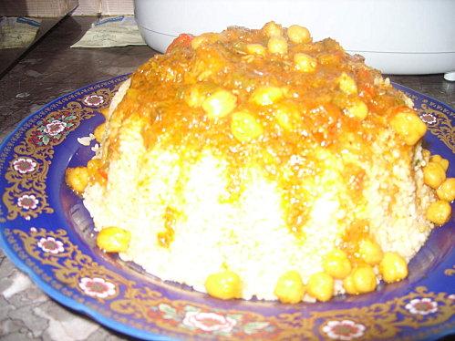 Timbale de riz en couronne aux pois chiches et 4 poivrons SS854638.JPG