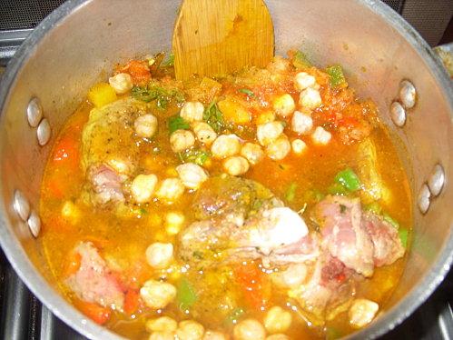 Timbale de riz en couronne aux pois chiches et 4 poivrons SS854628