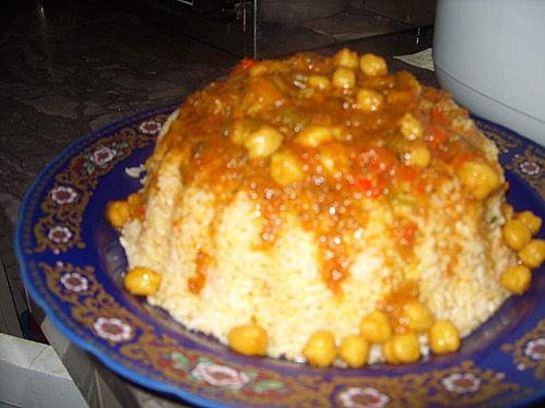 Timbale de riz en couronne aux pois chiches et 4 poivrons SS854639.JPG