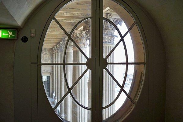 La réouverture du couloir des poules fenetre couloir poules