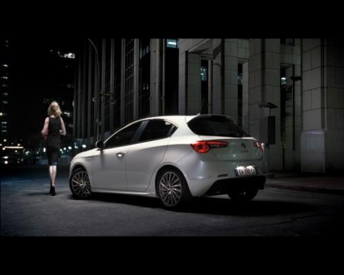 Uma Thurman .. égérie de Giulietta ! 100512_AR_SpotGiulietta_02.jpg