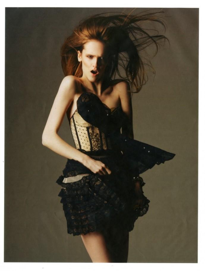 Peep Show avec Maddie Welch par Louis Christopher dans Grazia Mai 2010 Peep Show avec Maddie Welch par Louis Christopher dans Grazia Mai 2010