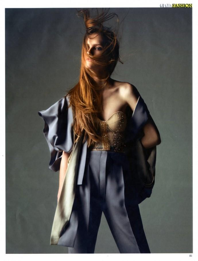 Peep Show avec Maddie Welch par Louis Christopher dans Grazia Mai 2010 Peep Show avec Maddie Welch par Louis Christopher dans Grazia Mai 2010