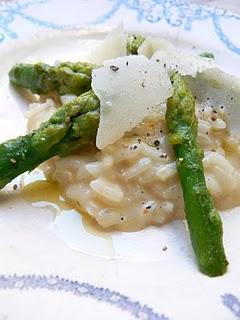 Risotto primavera à l'asperge verte, parmesan & huile de truffe blanche Risotto primavera à l'asperge verte, parmesan & huile de truffe blanche