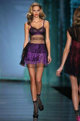 Fashion Week : Tendance Lingerie 2010-2011 7d9ca10a28g_dior.jpg