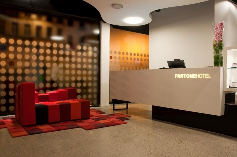 Pantone Hotel donne le ton Pantone Hotel Lobby 4_1863