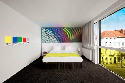 Pantone Hotel donne le ton Yellow room