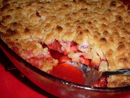 Crumble pommes / fraises / framboises coupe