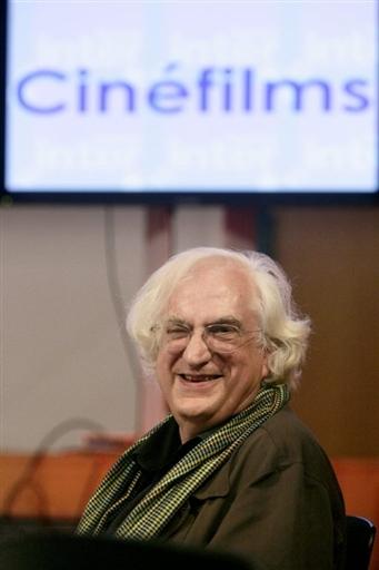 Le réalisateur Bertrand Tavernier à Paris, le 22 juin 2006. | AFP/OLIVIER LABAN-MATTEI Le réalisateur Bertrand Tavernier à Paris, le 22 juin 2006.
