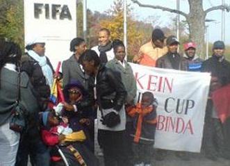 Quelques cabindais s'étaient déja réunis devant le siège de la  FIFA, avant la CAN 2010 pour dénoncer les exactions et violations des  droits de l'homme au Cabinda.