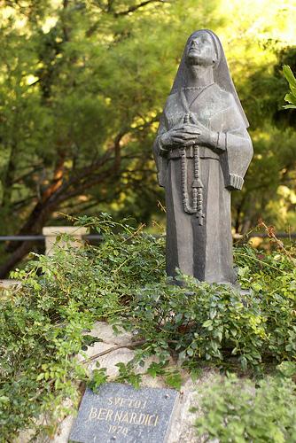 sainte Bernadette 3983486245_991ecd9c72.jpg