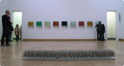 L'art contemporain, c'est pas la mer à boire... winewall2.jpg