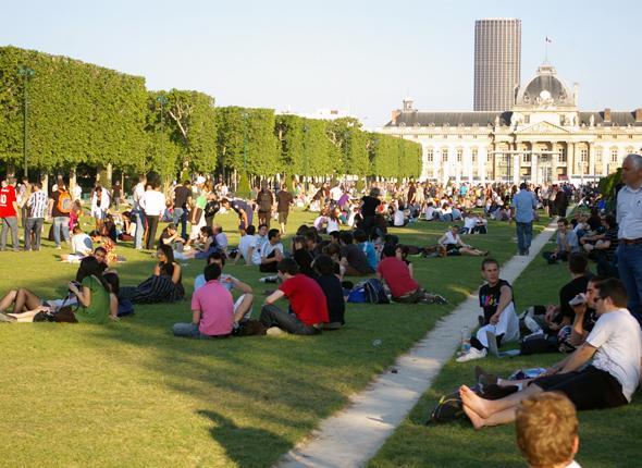 L'apéro géant du champ de Mars