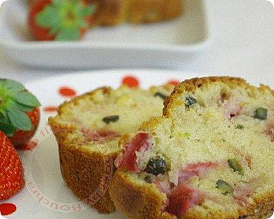 Cake aux fraises et pistaches 1274713612_246-copie-1.jpg