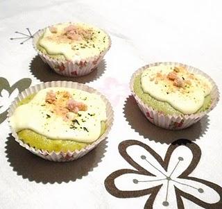 Cupcakes matcha chocolat blanc coeur de coquelicot Cupcakes matcha chocolat blanc coeur de coquelicot