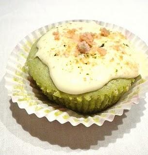 Cupcakes matcha chocolat blanc coeur de coquelicot Cupcakes matcha chocolat blanc coeur de coquelicot