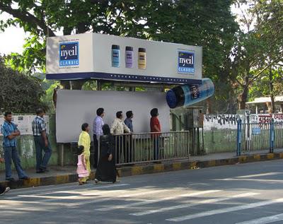 Un abribus rafraîchissant Un abribus rafraîchissant