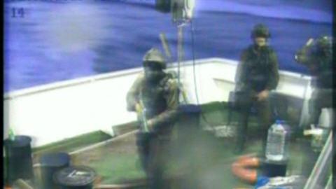 Image de la télévision turque Cihan News Agency montrant des soldats de la marine israélienne sur le bateau turc Mavi Marmara qui se dirigeait vers la bande de gaza, le 30 mai 2010.