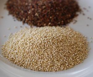 Graines de Quinoa blondes et rouges, crues