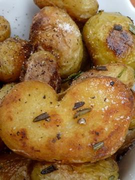Pommes de terre nouvelles au romarin et gros sel pommes-terre-nouvelles-forme-coeur