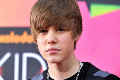 Justin Bieber... une petite fille de 2 ans chante Baby par coeur ! Justin Bieber... une petite fille de 2 ans chante Baby par coeur !