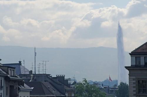 Le Jet d'eau au mois de mai 2010 28682_426234826795_236413916795_5576654_8300928_n.jpg