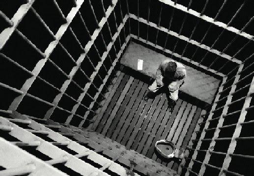 http://2.bp.blogspot.com/_1R2HvS1vEBs/TAUxDhHMuUI/AAAAAAAAAIo/zYue04iQvtI/s1600/suicide-prison.jpg