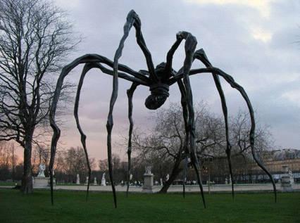 Louise Bourgeois – Sculpteur, peintre, graveur et plasticienne Franco-américaine – Eléments de biographie. L’œuvre dessinée ou peinte araignee-a-beaubourg.1275669574.jpg
