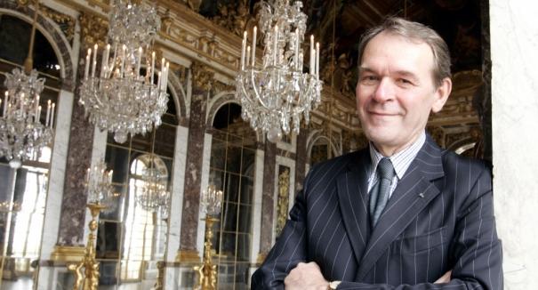 http://www.lexpress.fr/medias/979/501298_jean-jacques-aillagon-president-of-the-versailles-palace-poses-in-the-newly-renovated-hall-of-mirrors-at-the-versailles-palace-near-paris.jpg