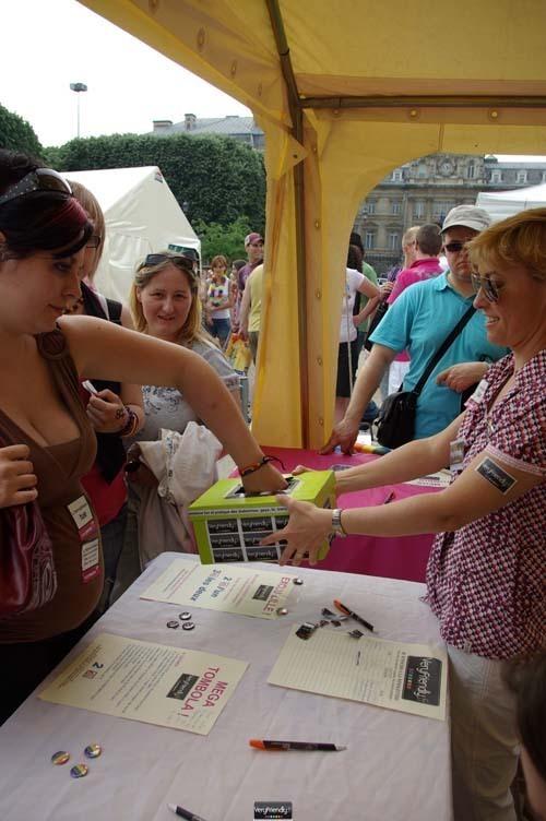 Retour de la Gay Pride de Lille : LES GAGNANTS de la Tombola Veryfriendly et LES PHOTOS Retour de la Gay Pride de Lille : LES GAGNANTS de la Tombola Veryfriendly et LES PHOTOS