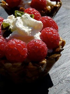 Tartelette croustillante au granola pour accompagner les framboises