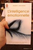 une bibliothécaire en librairie une bibliothécaire en librairie